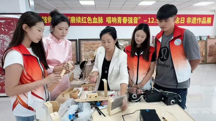 搭建“数字基因库” “00后”青年学生让桦树皮画拥抱数字化