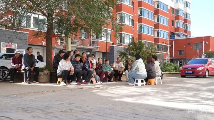 百灵庙镇双塔街社区:“微”聚力绘就各族群众互嵌交融新画卷